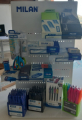 ESPOSITORE DA BANCO MILAN IN METALLO CON CANCELLERIA PENNE GOMME FORBICI MICROMINE 269 PEZZI